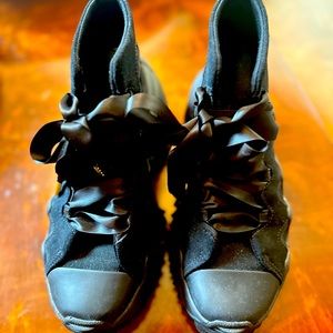 CONVERSE women’s 
‘RUN STAR MOTION CX HI’ SNEAKERS 6 1/2